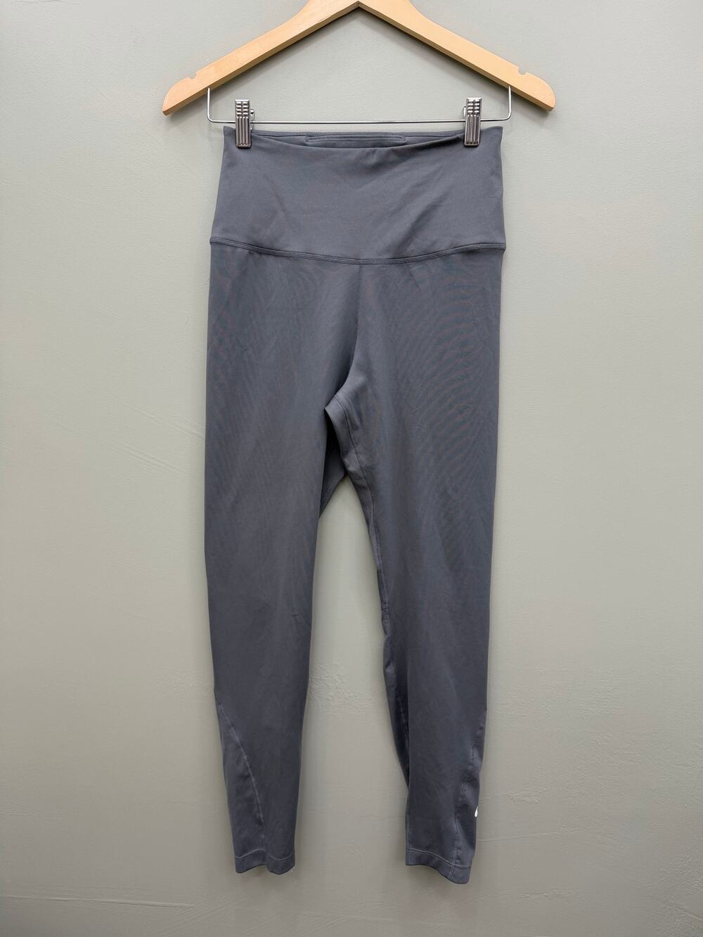 Nike Dri-FIT Gray High Rise Leggings Women's Small Athletic Workout Yoga